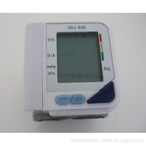 Dxj-630 Talking Blood Pressure Monitor with CE Approval